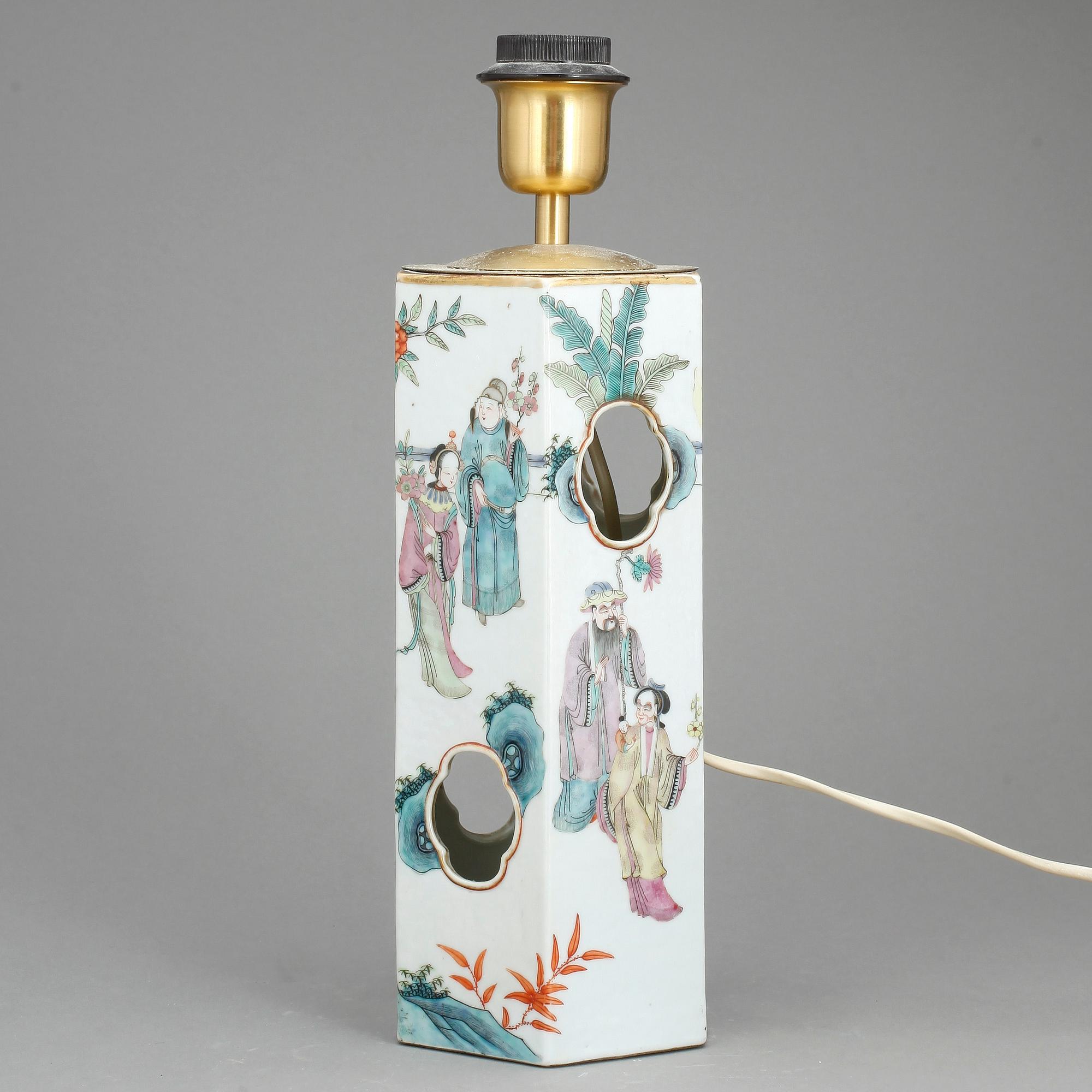 BORDSLAMPA, porslin, Kina, sent 1800-tal.