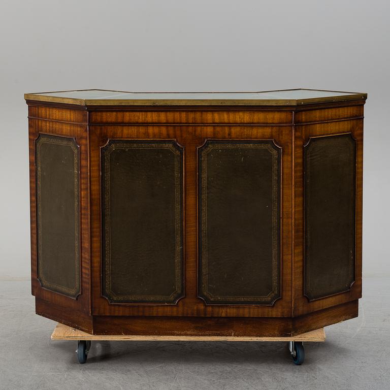 BARDISK. Engelsk stil, 1900-talets andra hälft.