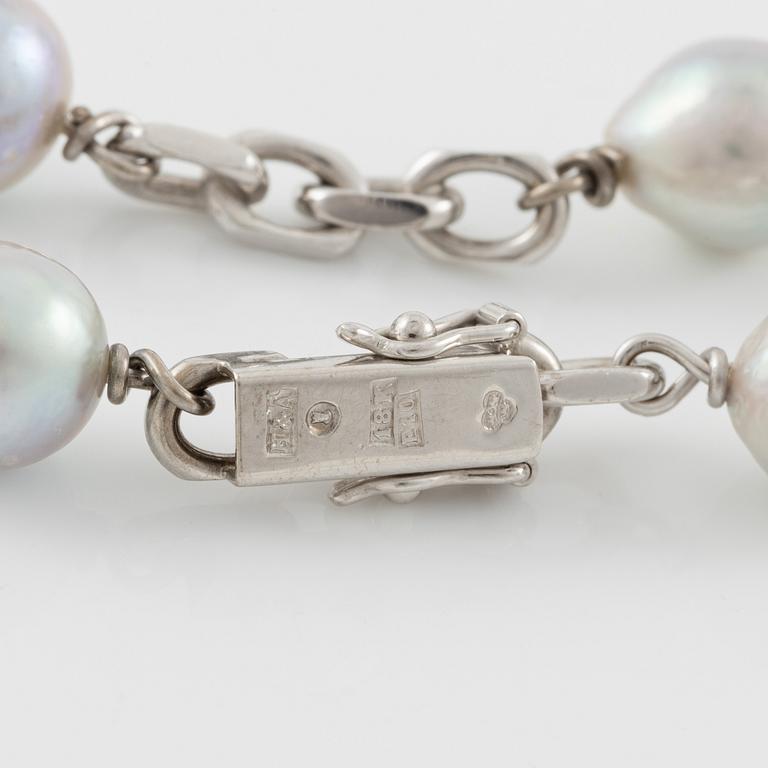 Armband, Hellström & Åhrling, 18K vitguld och odlade pärlor.