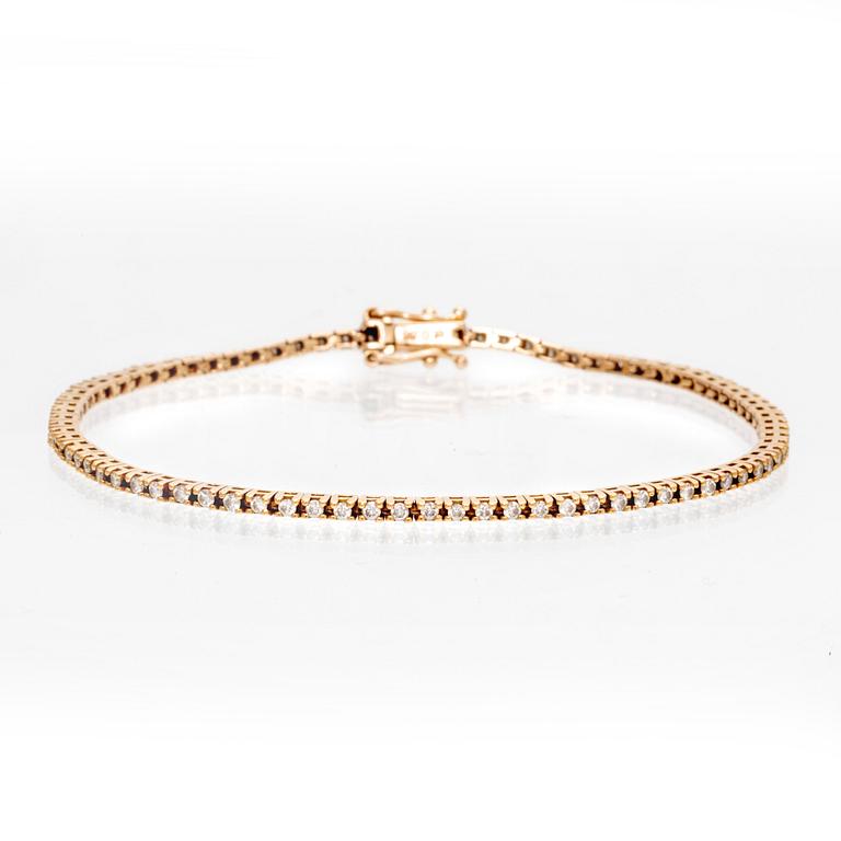 Tennisarmband, 18K guld, briljanter 0,88 ct ingraverat, längd ca 17 cm.