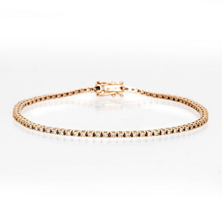 Tennisarmband, 18K guld, briljanter 0,88 ct ingraverat, längd ca 17 cm.