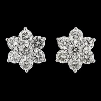 1142. A pair of brilliant cut diamond earrings, 2.01 cts.