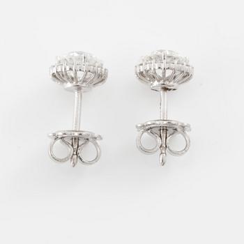 Örhängen 18K vitguld med briljantslipade diamanter.