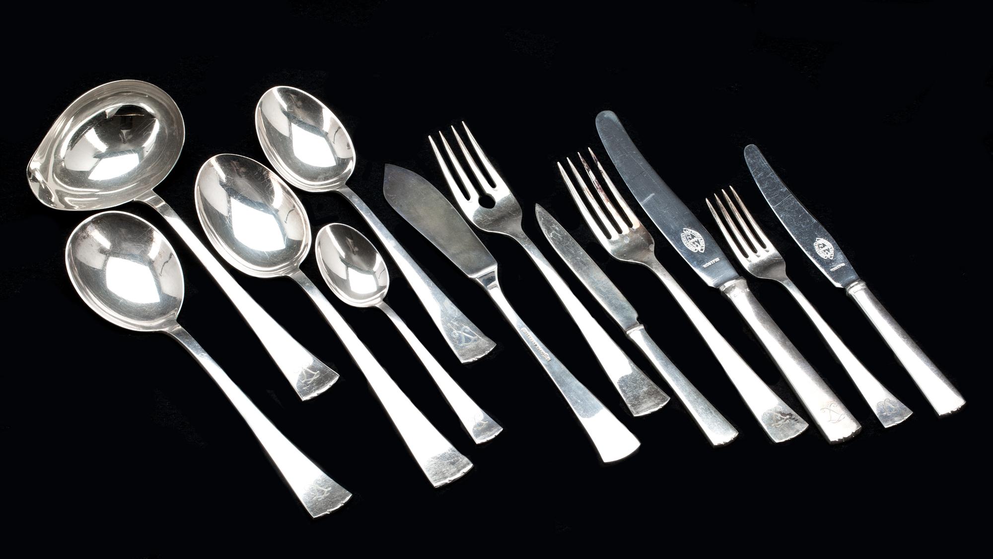 BESTICKSUPPSÄTTNING, 132 delar, nysilver.