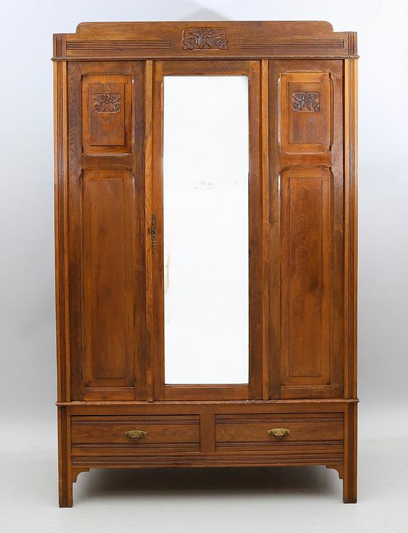 KLÄDSKÅP, 1900-talets början.