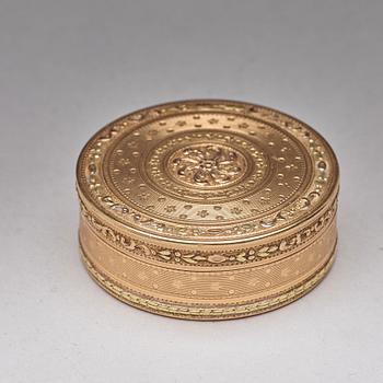 A French late 18th century gold en deux couleurs box, Paris 1791.