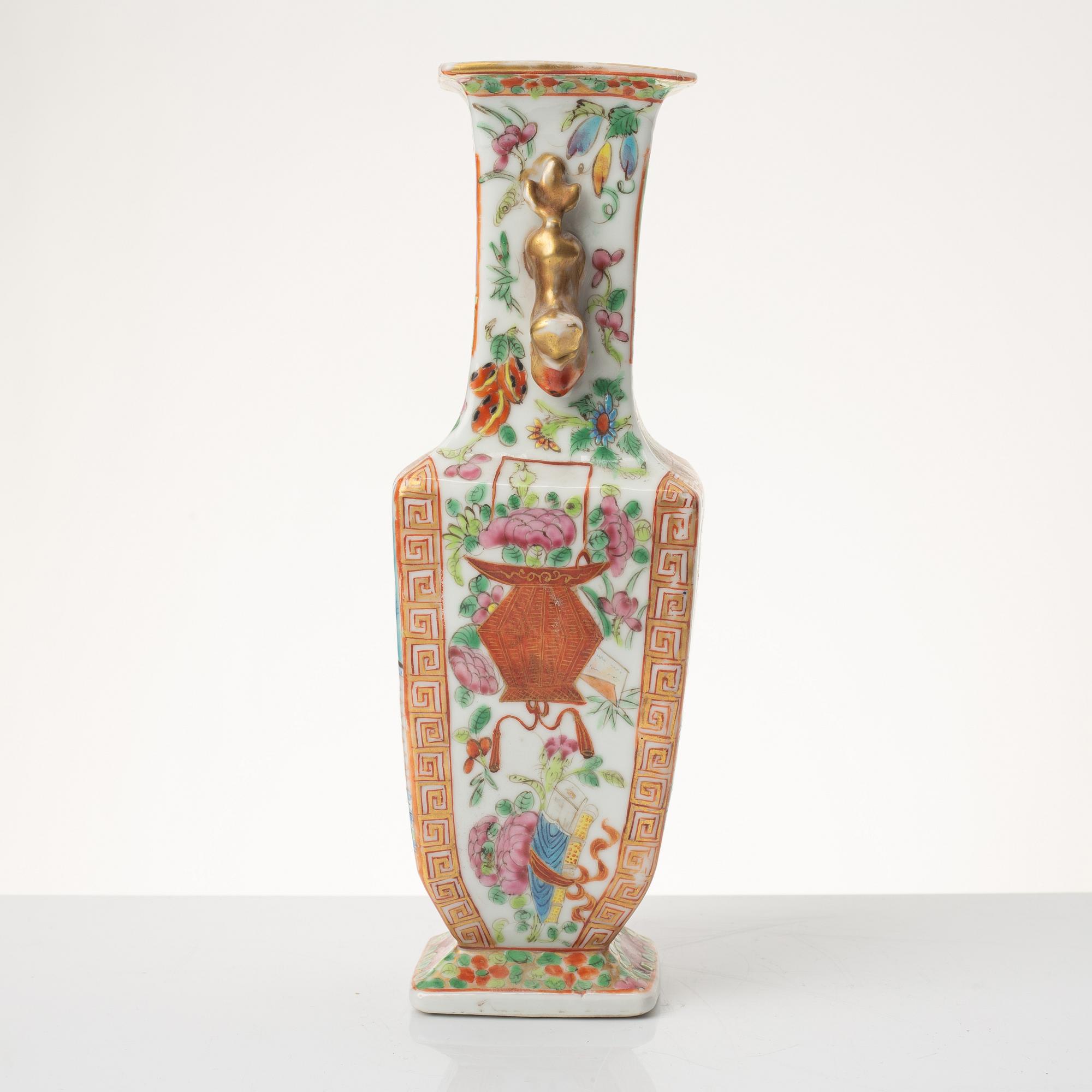 A famille rose Canton vase, Qing dynasty, 19th century.