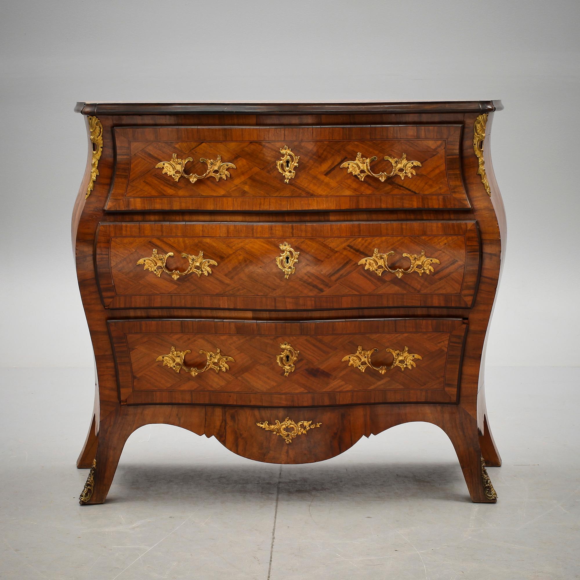 BYRÅ, rokokostil, tidigt 1900-tal.