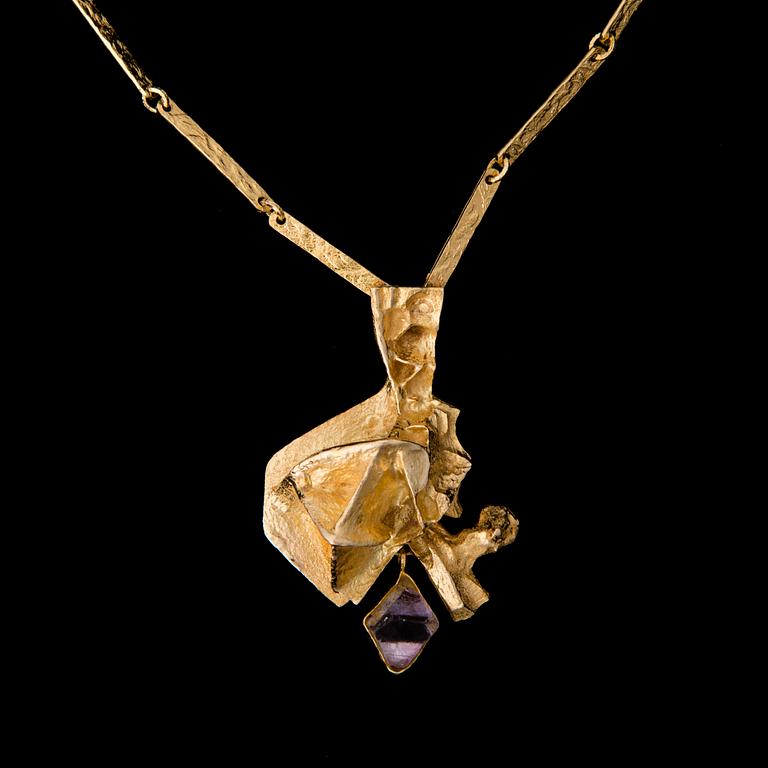 NECKLACE, "Kaltio", amethyst, 14K gold. Lapponia 1971.