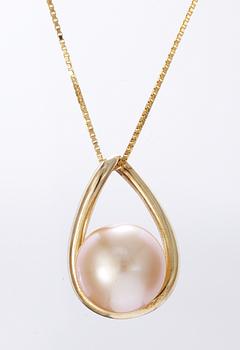 617. PENDANT, set with cultured golden south sea pearl.