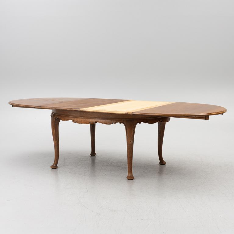 Dining table, 8 chairs, 2 armchairs, sideboard, Rococo style, early 20th century.