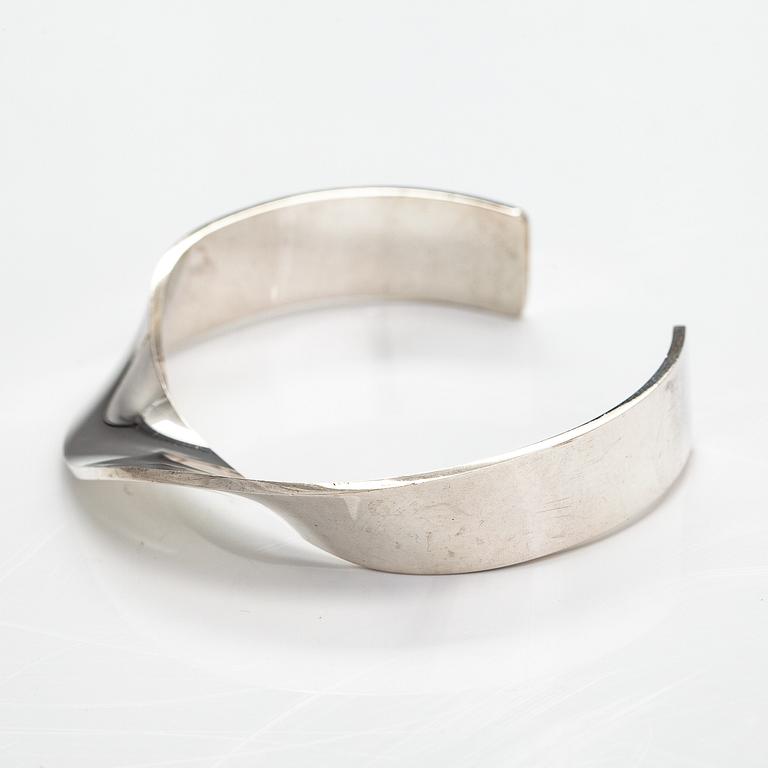 Pekka Piekäinen, A sterling silver bracelet. Platinoro, Turku.