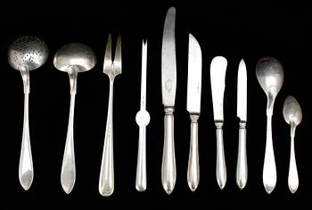 BESTICKSERVIS silver, 175 delar, bla Guldsmeds aktiebolaget, Stockholm, 1900-tal. Totalvikt ca 6700 gr.