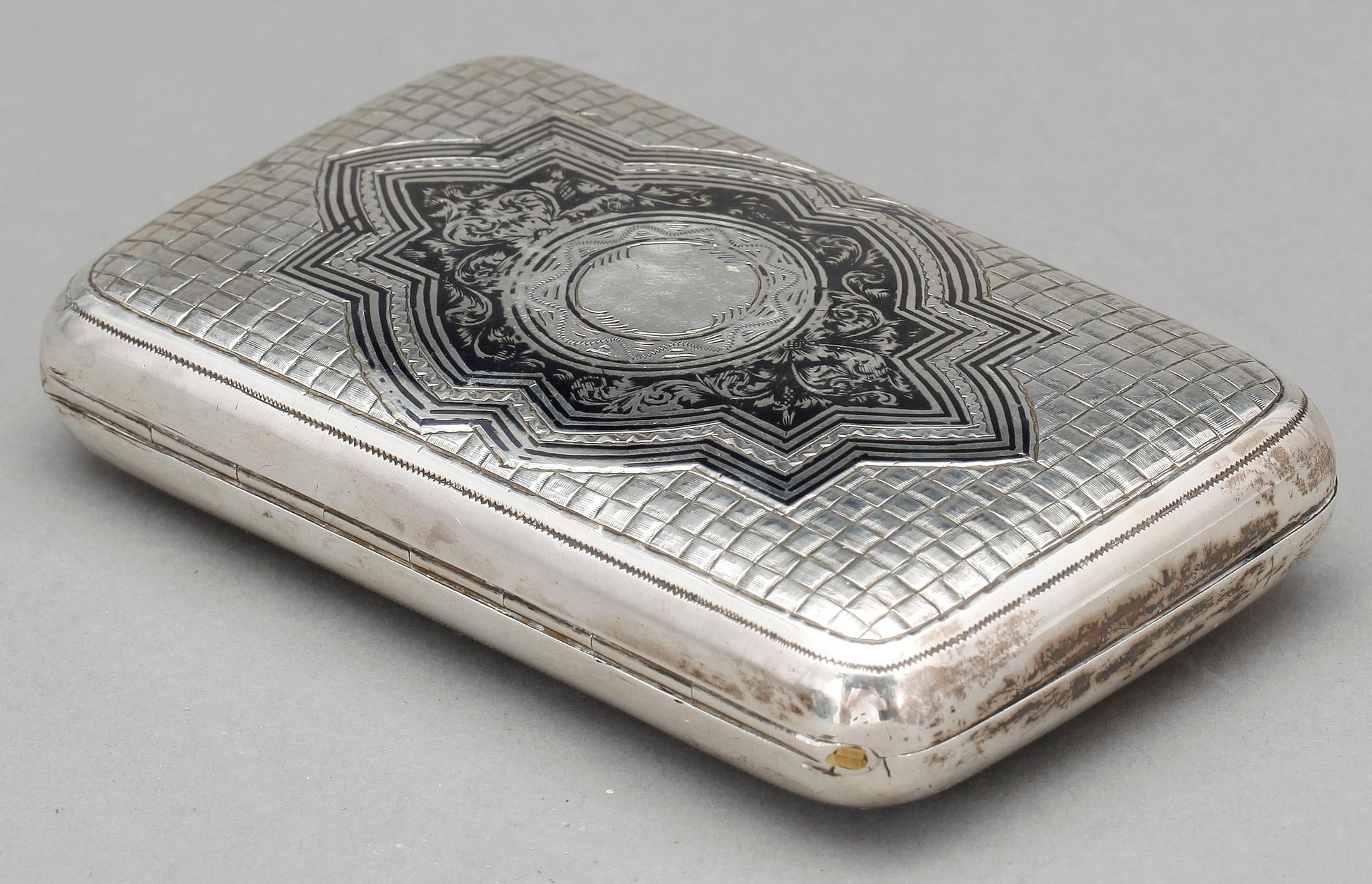 CIGARETTETUI, Ryssland, Moskva, 1887. Vikt ca 140 g.