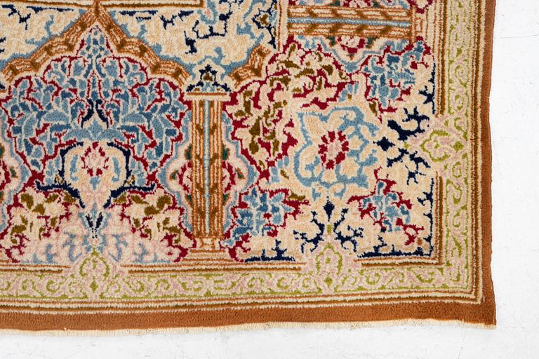 Carpet, Kerman, approx. 371 x 271 cm.