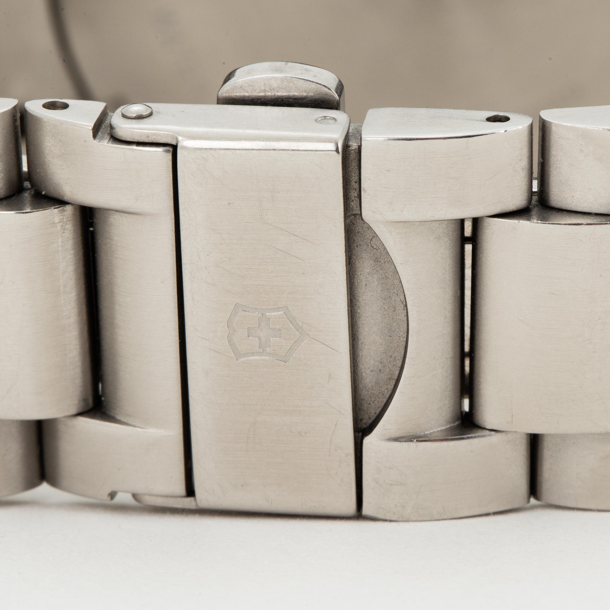 VICTORINOX, Swiss Army, Chrono Classic, "Tachymeter", chronograph, wristwatch, 42 mm.