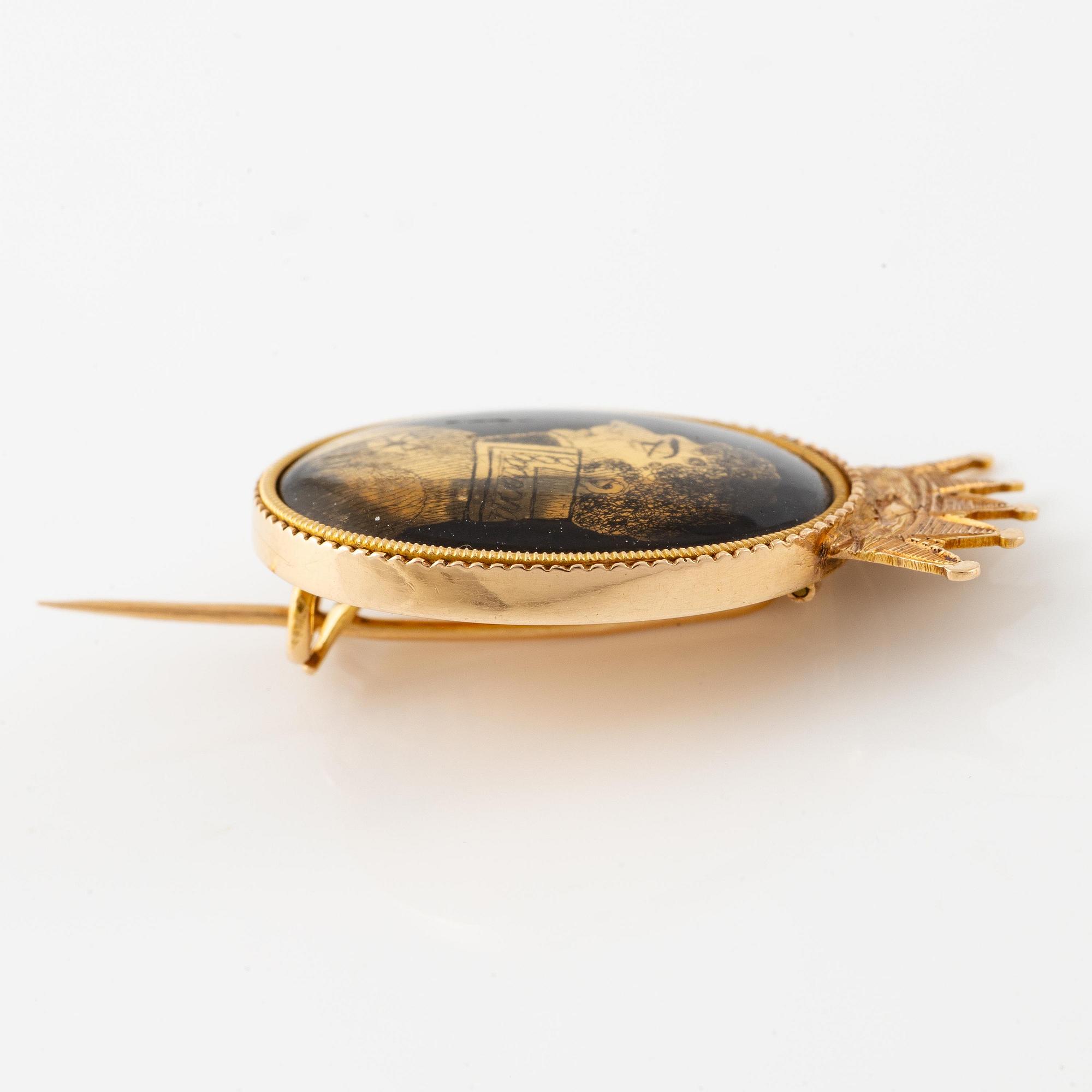A brooch, 18K gold with a profile portrait of King Karl XIV Johan.