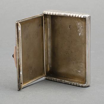 CIGARETTETUI, silver, Ryssland, 1900-talets början. Vikt ca 188 gram.