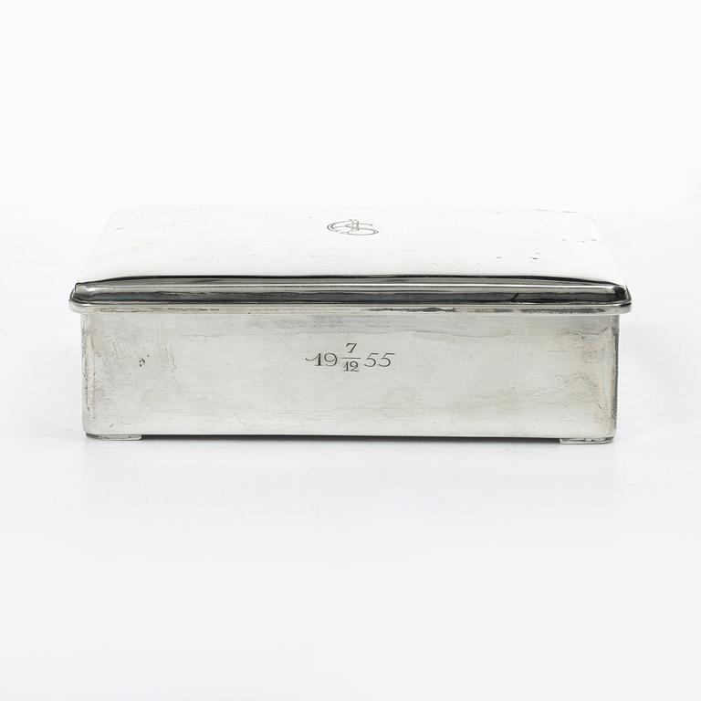C.G. Hallberg, Tobaksskrin, silver, Stockholm 1954.