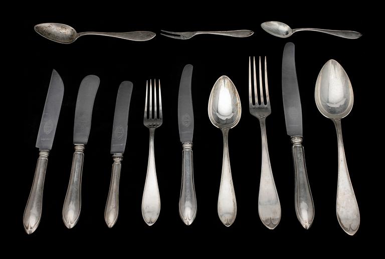 BESTICKSERVIS, 87 delar, silver K G Markströms Guldsmeds AB, Uppsala, 1900-talets första hälft. 4020 g.