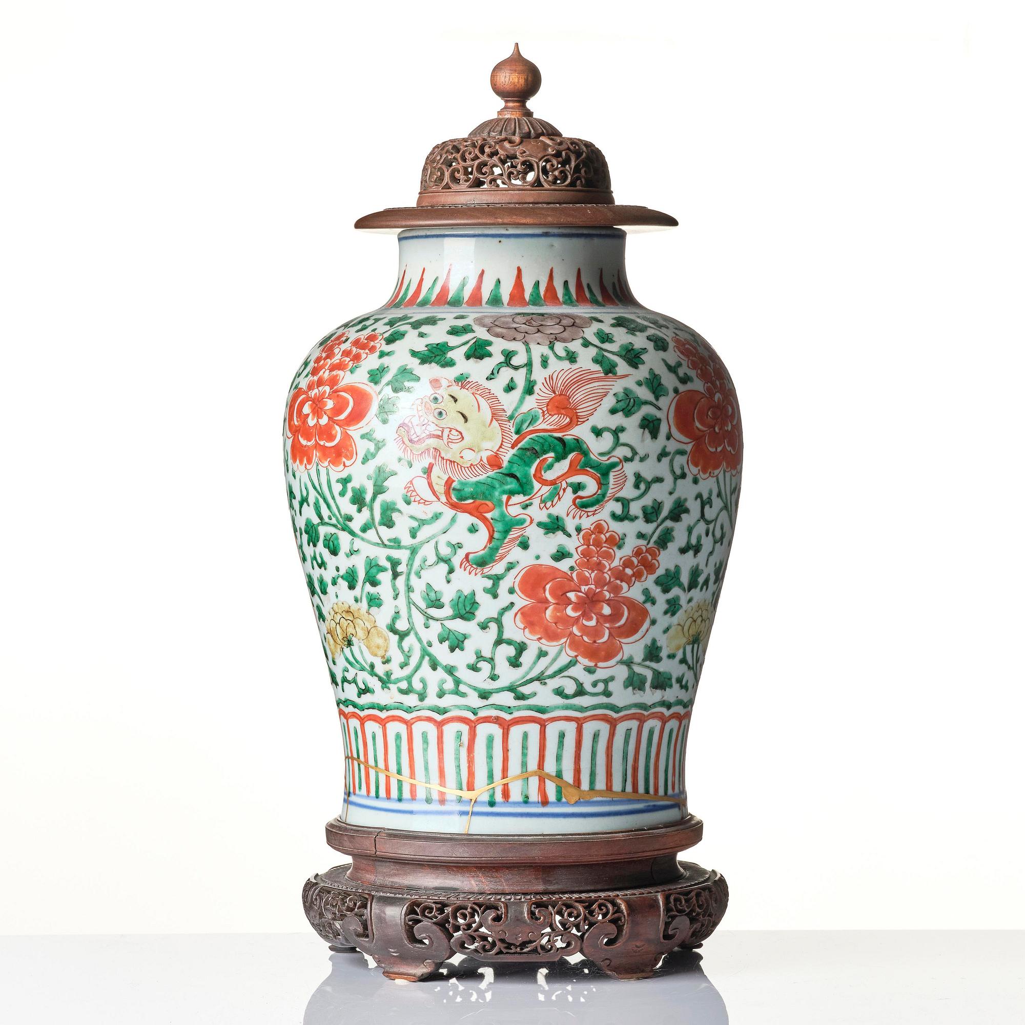 Urna, porslin. Transition, 1600-talets mitt.