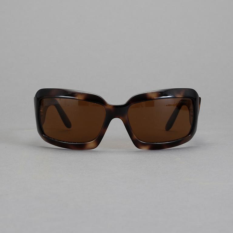 SOLGLASÖGON, Chanel.