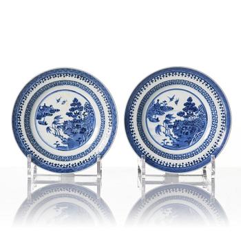 A set of twelve Chinese export porcelain dessert dishes, Qing dynasty, Qianlong and Jiaqing, 18/19th century.