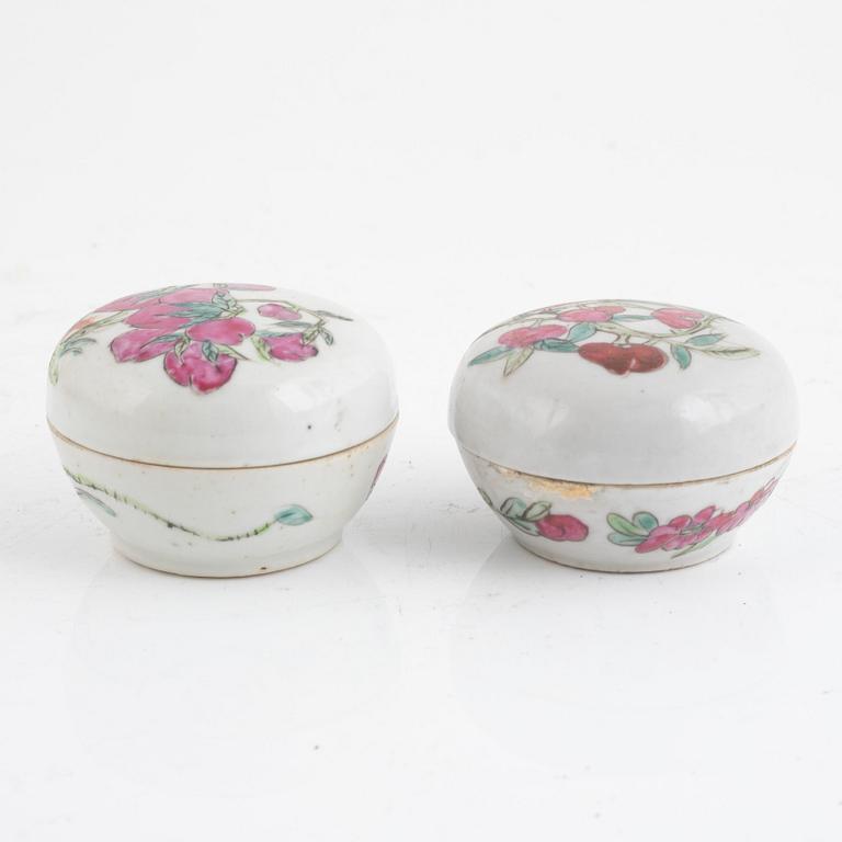 Eight pieces of Famille Rose porcelain, China, Qing dynasty, 18th-18th century.