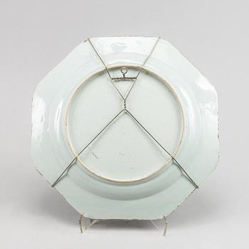 A blue and white serving dish, Qing dynasty, 18th Century.