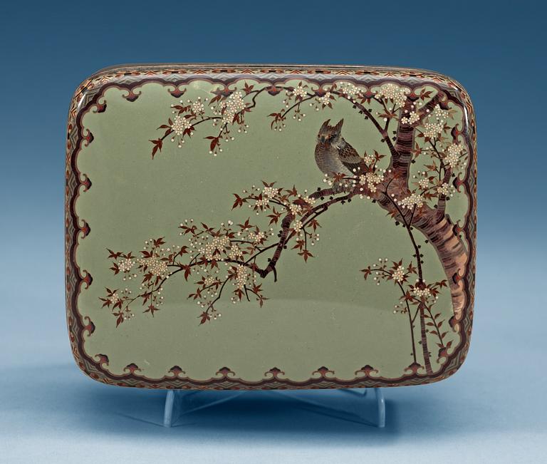 A fine Japanese Cloisonne box with cover, Meiji period (1867-1912).