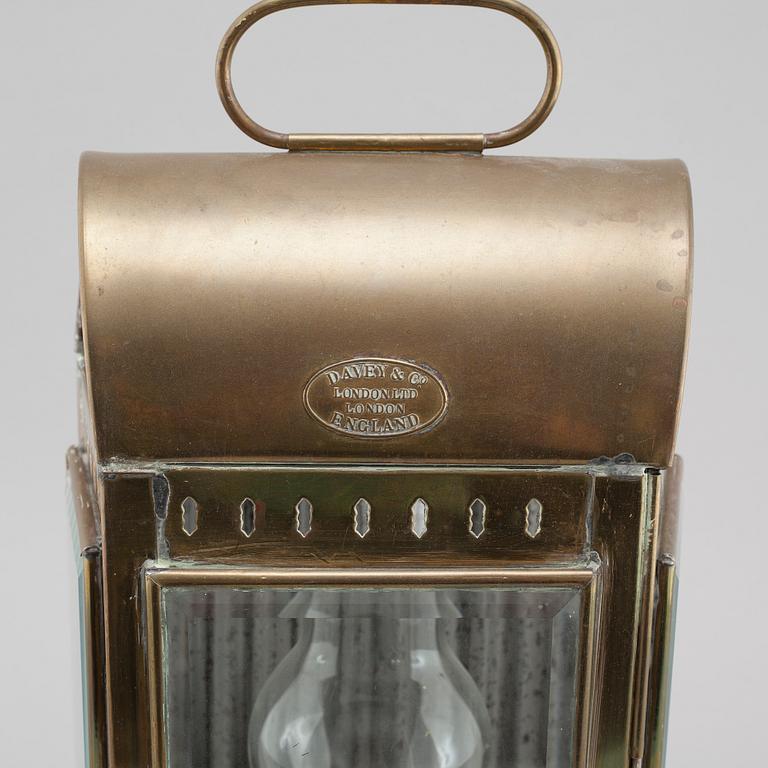 A ship lamp/paraffin lamp from Davey & Co., London, 20th century.