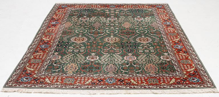 Matta, semiantik Täbris, Nordvästra Persien, ca 291 x 202 cm.