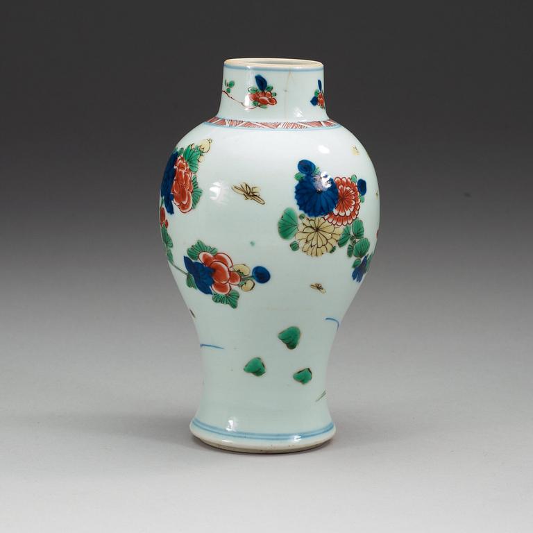 A Transitional wucai jar, 17th Century.