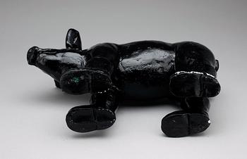 WILLIAM SWEETLOVE, "Cloned black pig with plastic boots" sign o numr VIII/X.