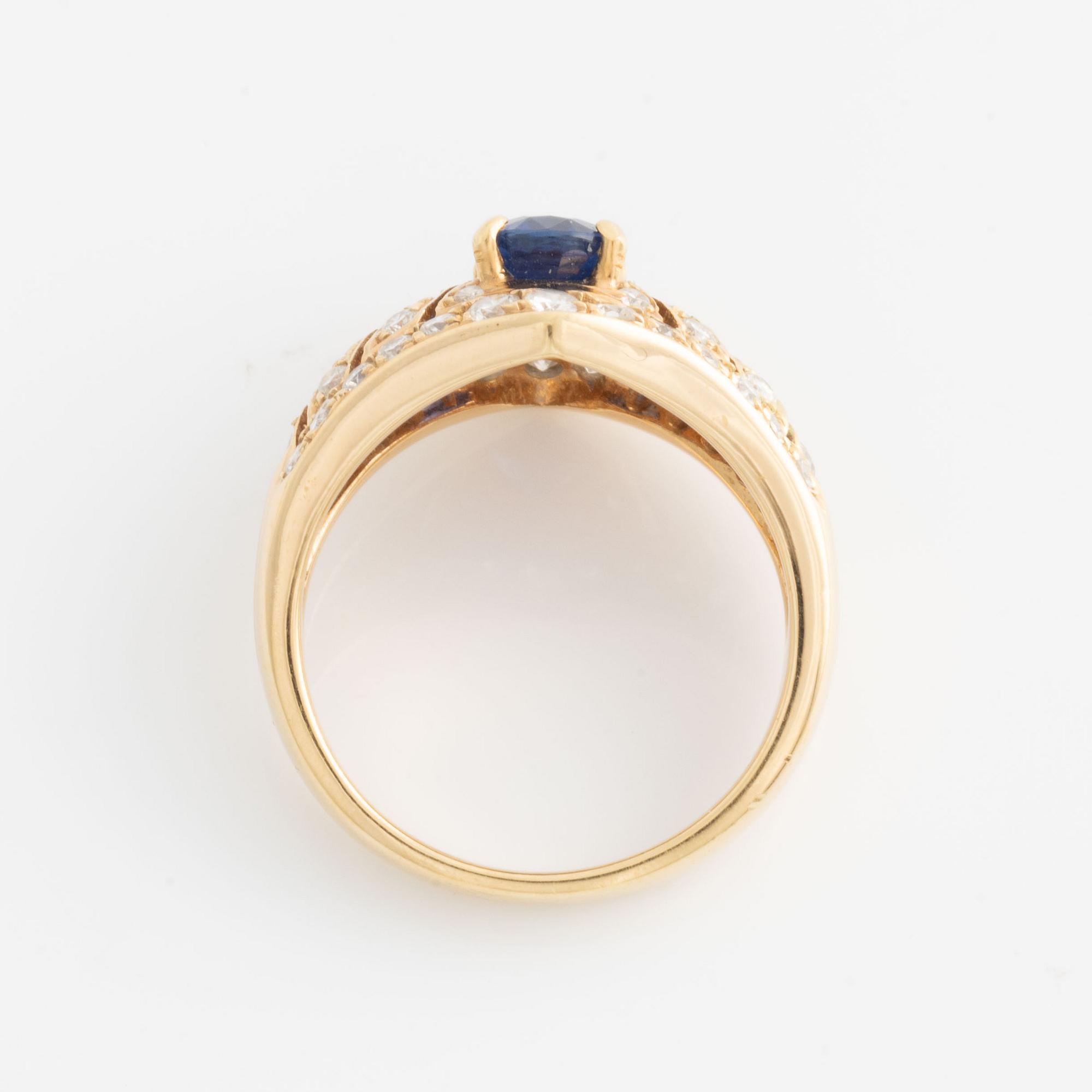 Ring with sapphire and brilliant-cut diamonds.