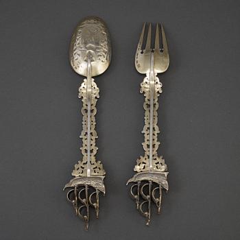 A German silver (935) serving fork and spoon. English import hallmarks London, 1900.