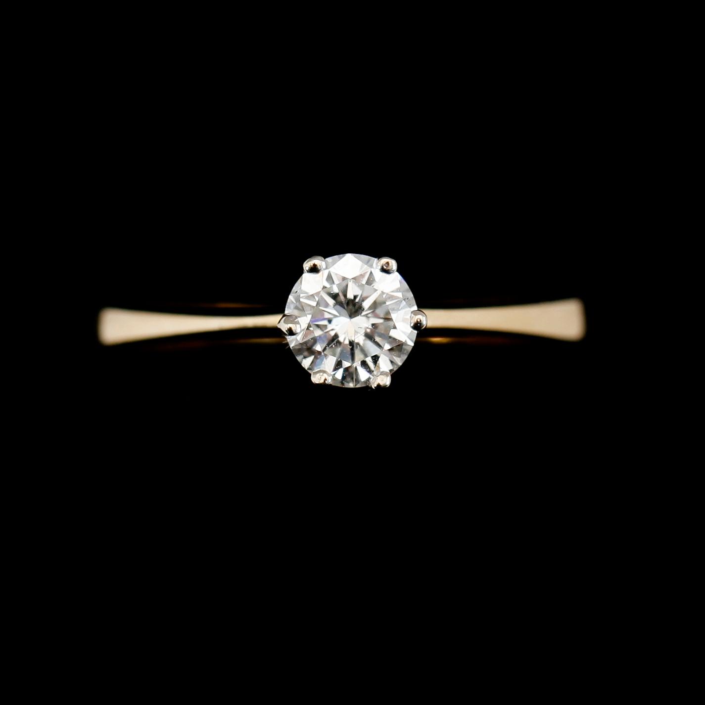 RING, 14K guld, briljantslipad diamant ca 0.58 ct.