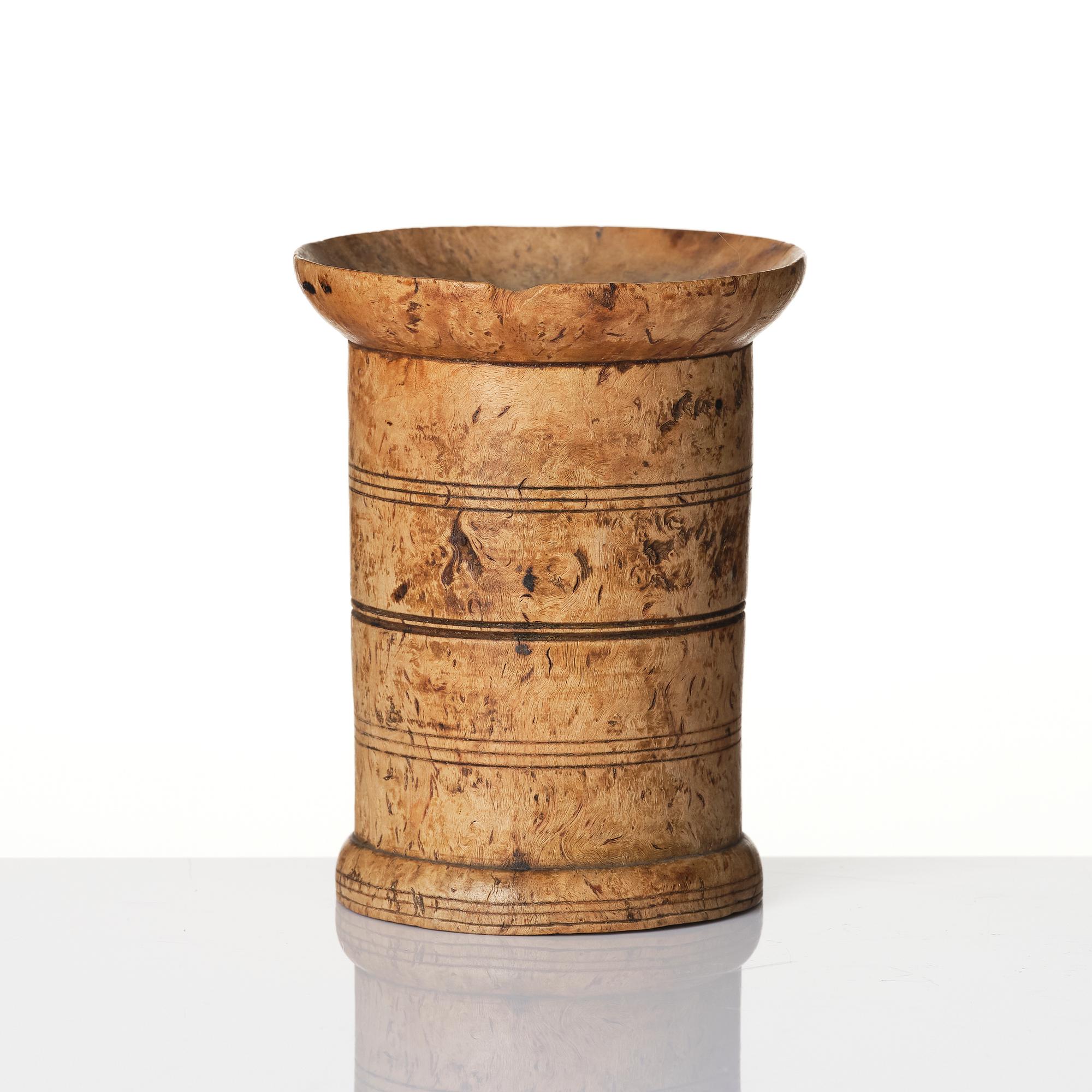 A birch sand caster, 18th/19th century.