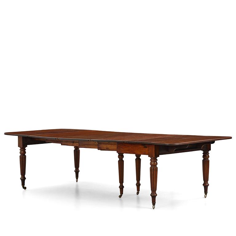 A Regency mahogany dining table, first part 19th century.