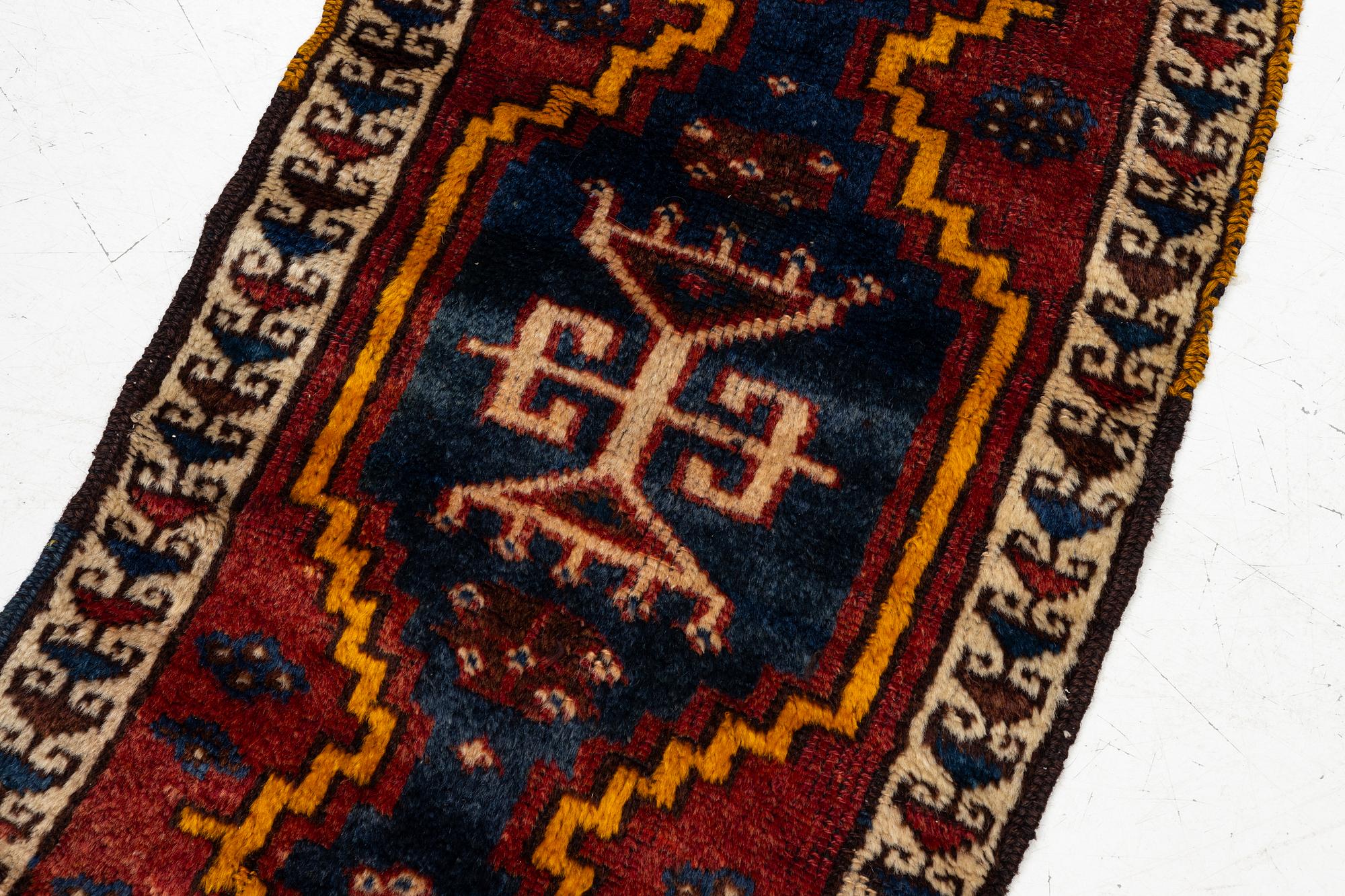 A saddlebag face, antique Maraş, Eastern Anatolia, approx. 83 x 49 cm.