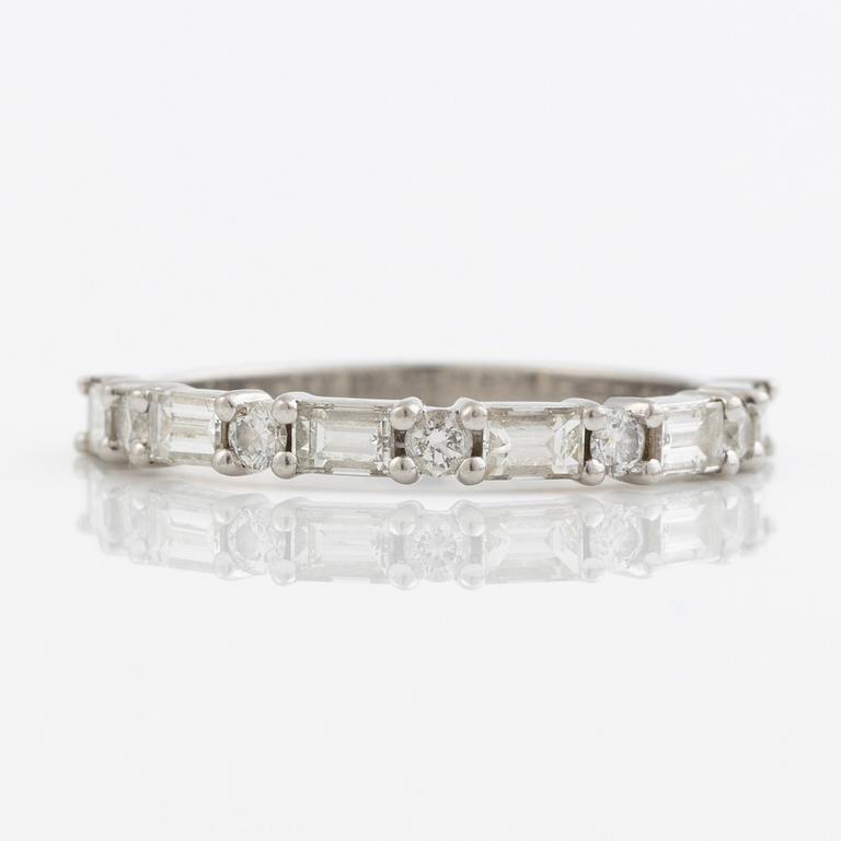Ring platina med baguette- och runda briljantslipade diamanter, Emma Engelbert.