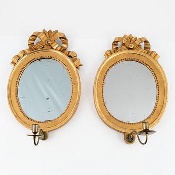 Spegellampetter, två stycken, för ett ljus, av Lago Lundén (spegelmakare i Stockholm 1773-1819), Gustavianska.