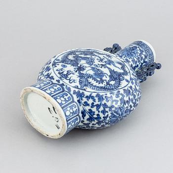 A blue and white porcelain moon flask, second half of the 19th century.