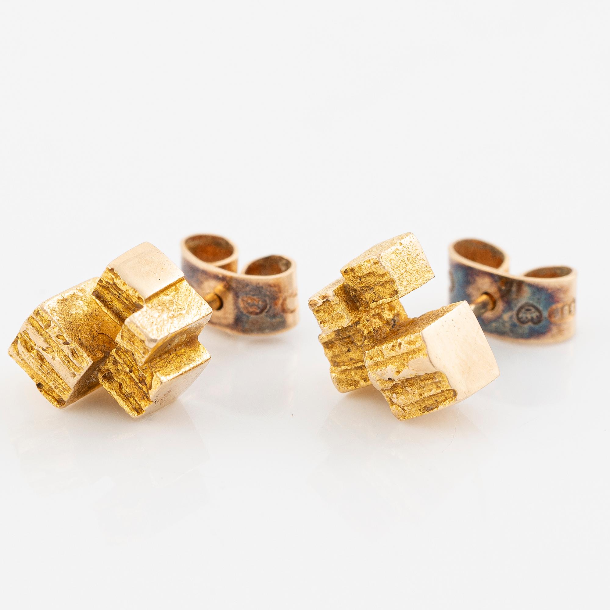 Ett par örhängen 14K guld.