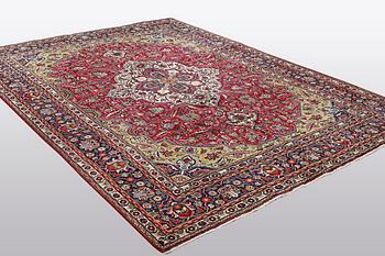 A carpet, Tabriz, ca 343 x 254 cm.