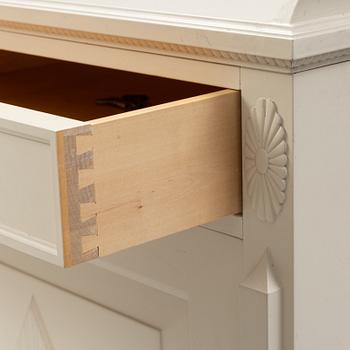 Sideboard, gustaviansk stil, 1900-talets andra hälft.