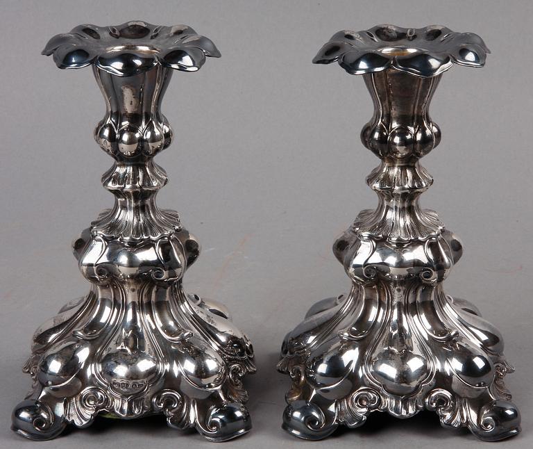 LJUSSTAKAR SAMT DIVERSE BESTICK, silver, bla CG Hallberg, Stockholm 1943.