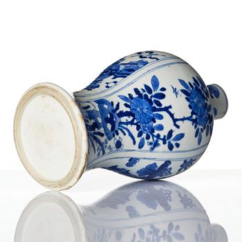 Vas, porslin. Qingdynastin, Kangxi (1662-1722).