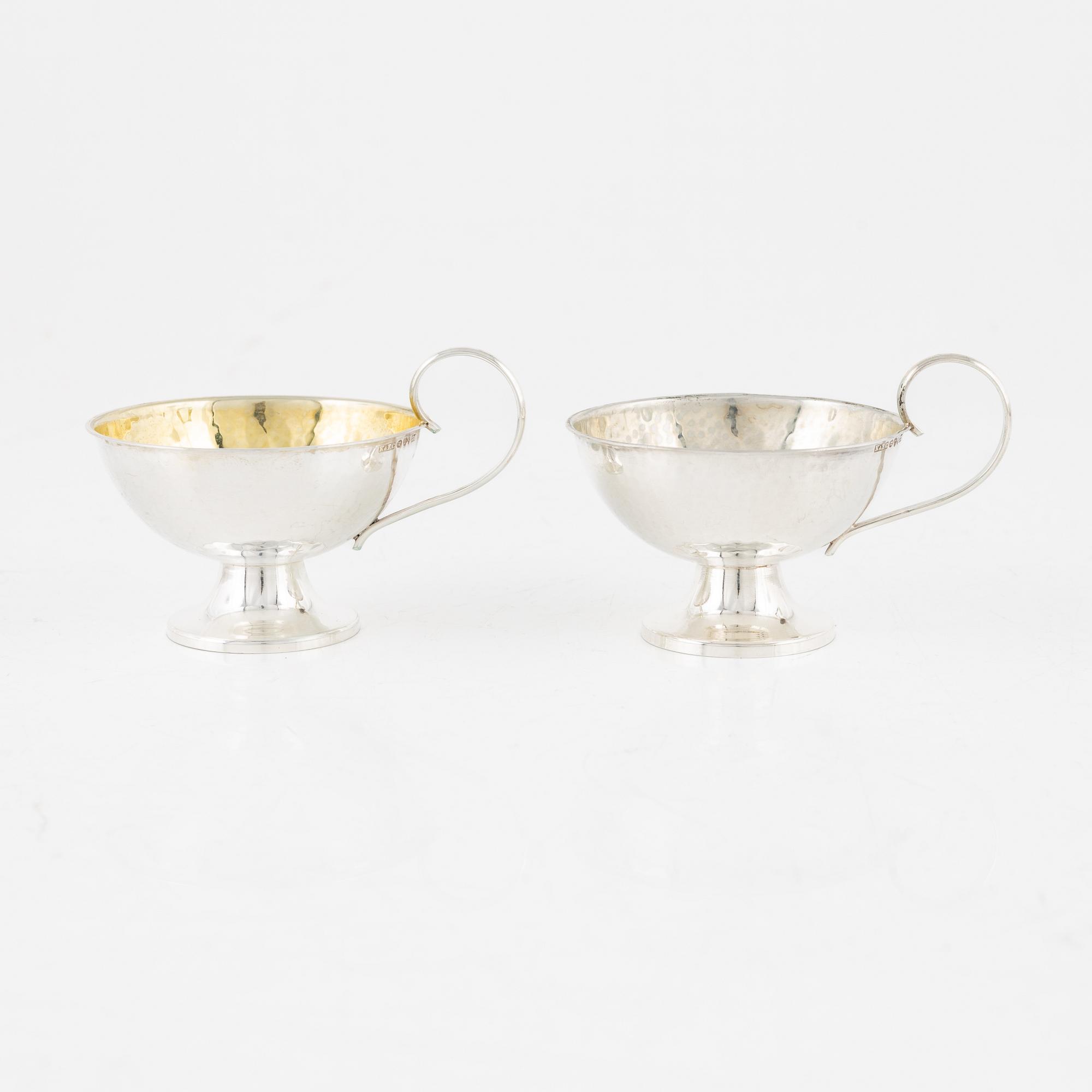 A set of 26 punsch cups, including K&EC Gothenburg, 1948.