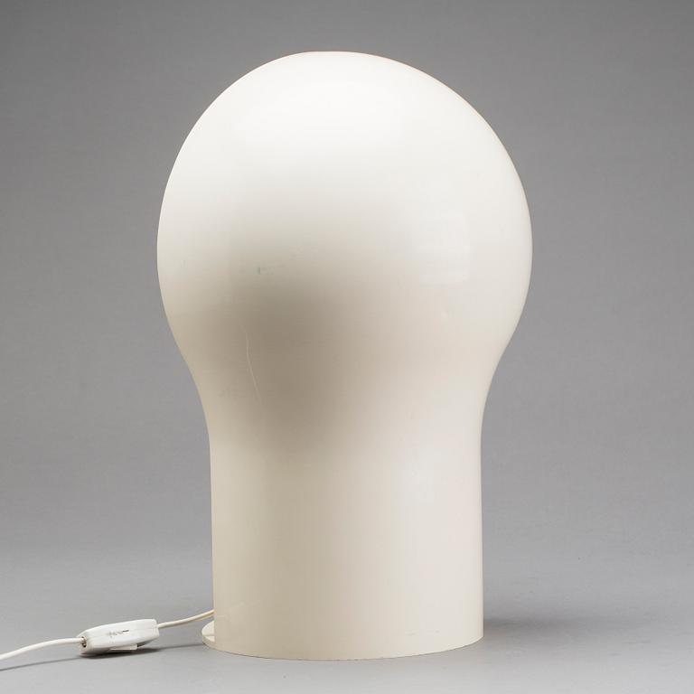 A "TELEGONO" TABLE LAMP DESIGNED BY VICO MAGISTRETTI, Artemide.
